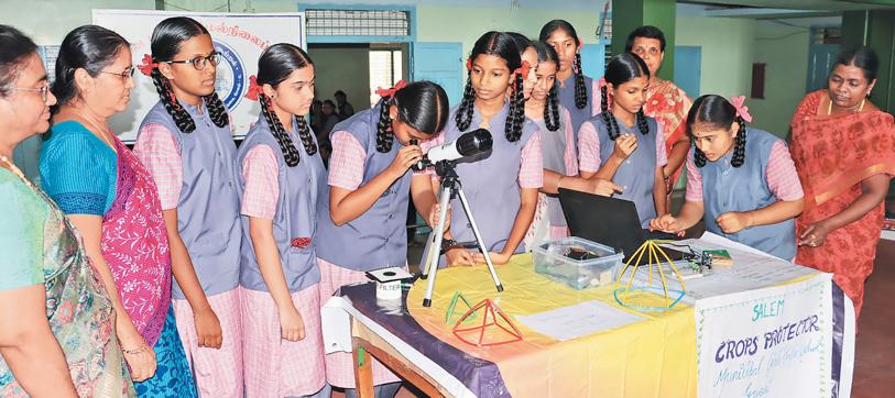 விவசாயிகளை காக்க நவீன அரசுப்பள்ளி கிராப் புரெடெக்டர் கருவி