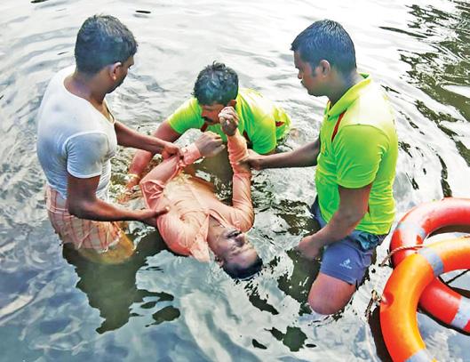 நண்பரை இரவில் பார்க்க சென்ற கொத்தனார் குளத்தில் சடலமாக மீட்பு