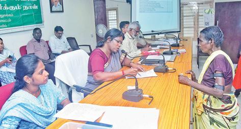 மக்கள் குறைதீர்க்கும் நாள் கூட்டத்தில் 340 கோரிக்கை மனுக்கள்