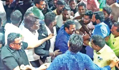 கோபத்தின் உச்சத்தில் கட்சி நிர்வாகியை பளார் விட்ட சீமான்