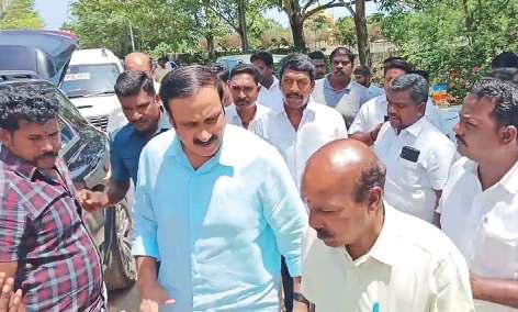 16 குற்றச்சாட்டுகளுக்கு பதிலளிக்க கெடு மாமன்ற ரிசார்ட்டில் நிர்வாகிகளுடன் அன்புமணி ஆலோசனை