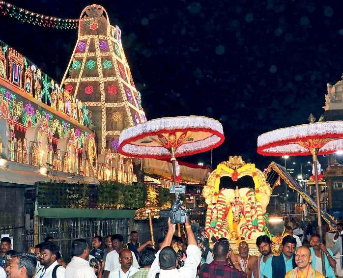 திருப்பதி கோயிலில் கைசிக துவாதசியொட்டி உக்கிர சீனிவாச மூர்த்தி வீதி உலா