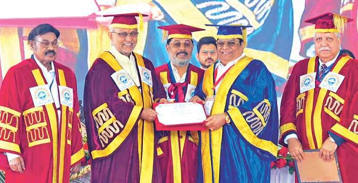 எஸ்கேஎம் குழும தலைவருக்கு கவுரவ டாக்டர் பட்டம்