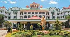 கோயிலில் மேற்கூரை வசதி கேட்டு வழக்கு நீதிமன்றத்தை பிரசார மேடையாக்குவதா?