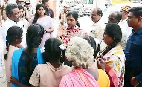 பெற்றோரை இழந்த 4 மகள்களுக்கு வசிக்க வீடு, படிக்க வைக்க ஏற்பாடு
