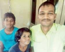 ஒரு குற்றியில் தூக்கில் தொங்கினார் 2 குழந்தைகளுடன் விவசாயி தற்கொலை