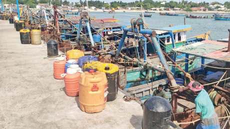 வேலைநிறுத்தம் வாபஸ் ராமேஸ்வரம் மீனவர்கள் கடலுக்கு மீன்பிடிக்க பயணம்