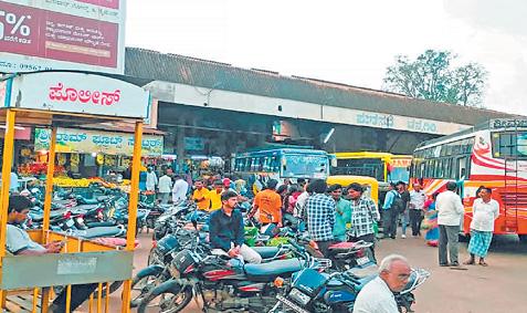 சன்னசிகி பஸ் நிலையத்தில் தொழிலாளர்களின் ஓய்வறையாக மாறிய போலீஸ் பூத்