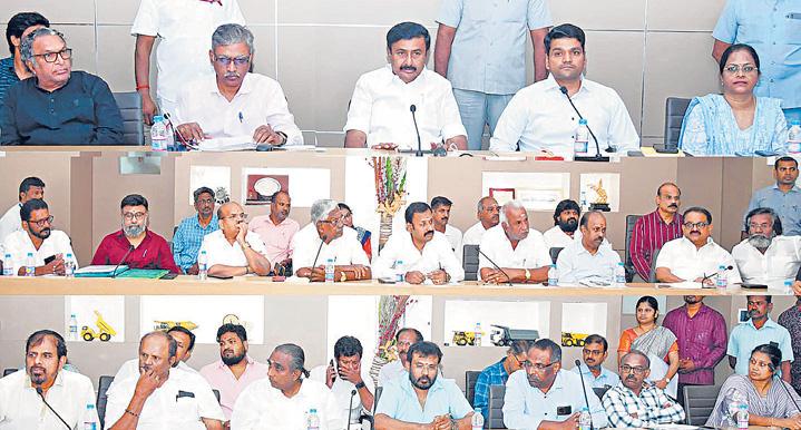 தயாரிப்பாளர் சங்கம், பெப்சி இடையே அரசு தரப்பில் பேச்சுவார்த்தை