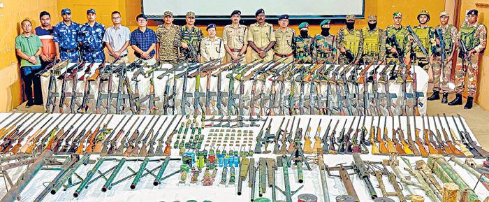 மணிப்பூரில் 200 ஆயுதங்கள், 30 கண்ணிவெடிகள் பறிமுதல்