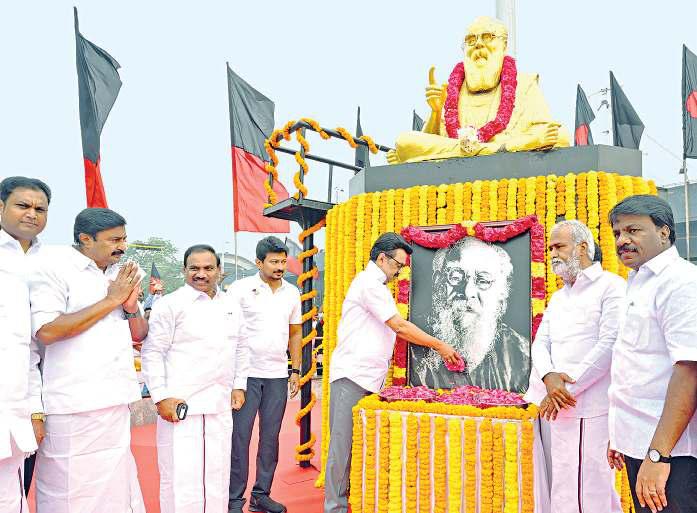 52வது நினைவு நாளையொட்டி பெரியார் படத்திற்கு முதல்வர் மரியாதை