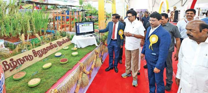 விவசாயி வேடமிட்டு சிலர் அரசியல் செய்வார்கள்