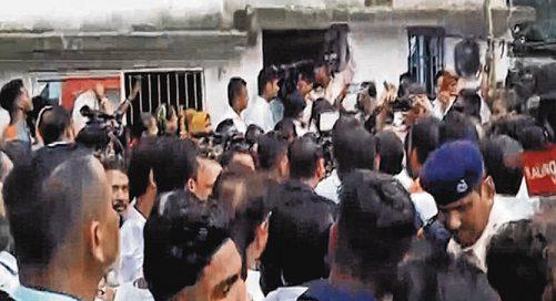 மாணவியின் உயிரைப் பறித்த பாலியல்: ஒடிசாவில் முழுஅடைப்புப் போராட்டம்