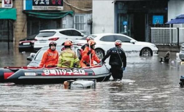 தென்கொரியாவில் கனமழை, வெள்ளம்: நால்வர் மரணம்