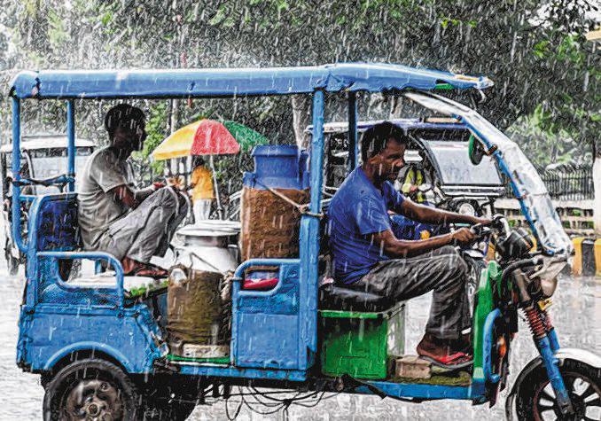 கனமழை: உத்தரப் பிரதேசத்தில் பலர் பலி; கேரளாவில் அபாய எச்சரிக்கை