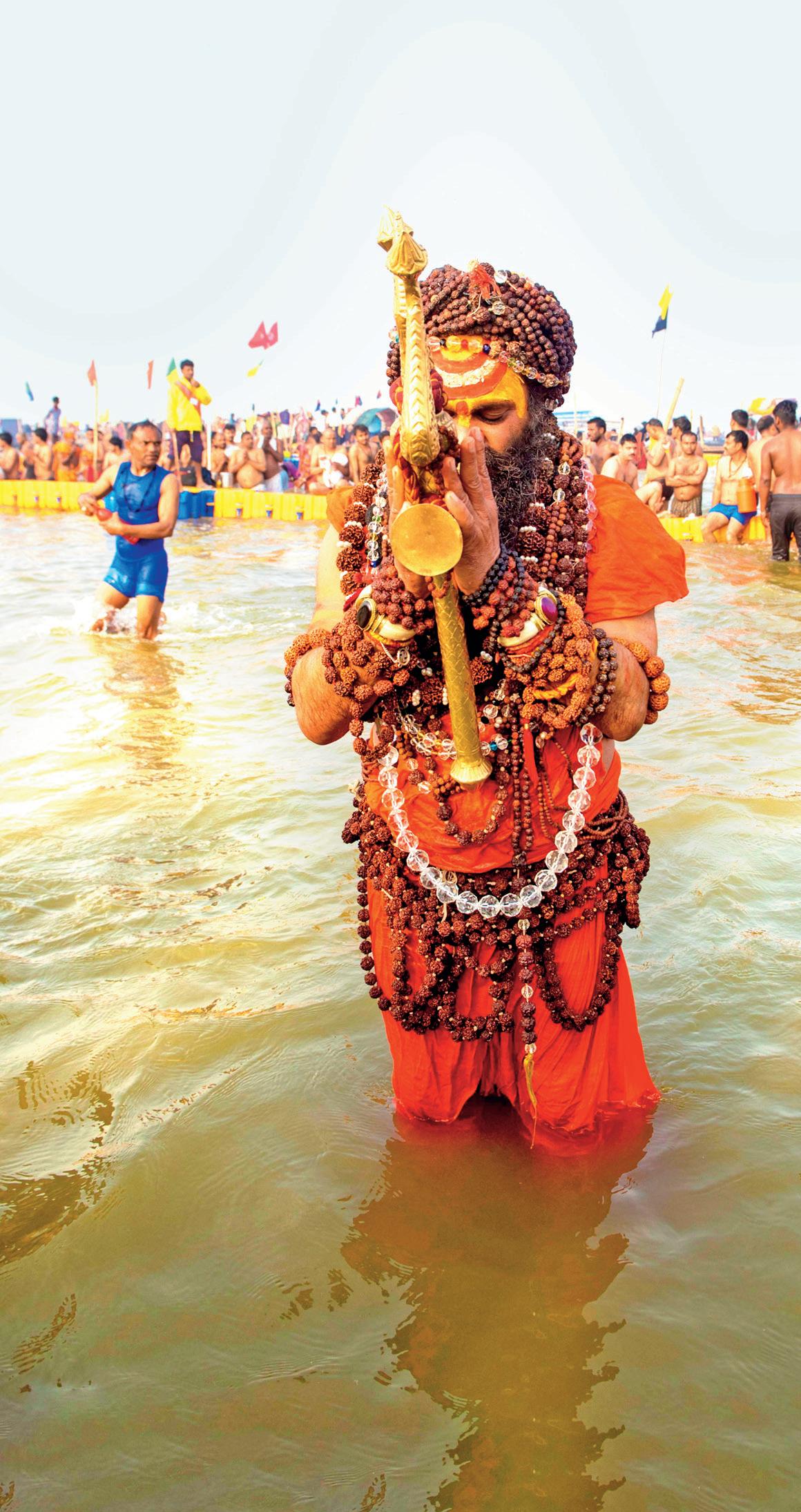 जोड़ता है जो जल