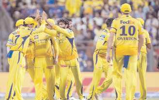 You can plug a hole or two, but if majority does badly, it's difficult: Dhoni