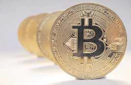 Dollar swoons on fiscal worries, bitcoin extends record rally