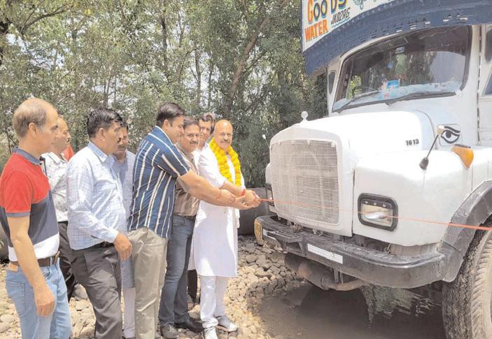 MLA Yudhvir Flags off Addl Water Tankers to ease water crisis in East Constituency
