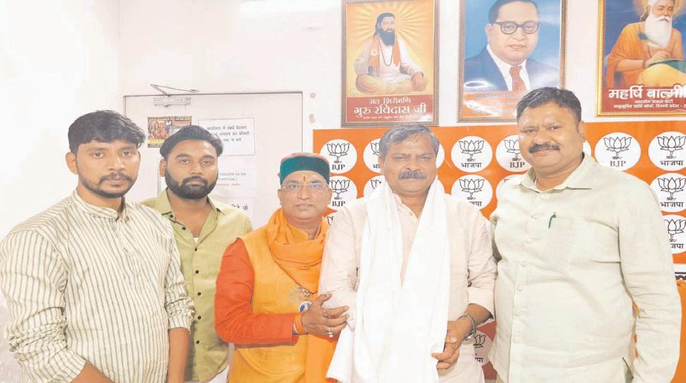 Anil Sood was given a grand welcome at the state party office