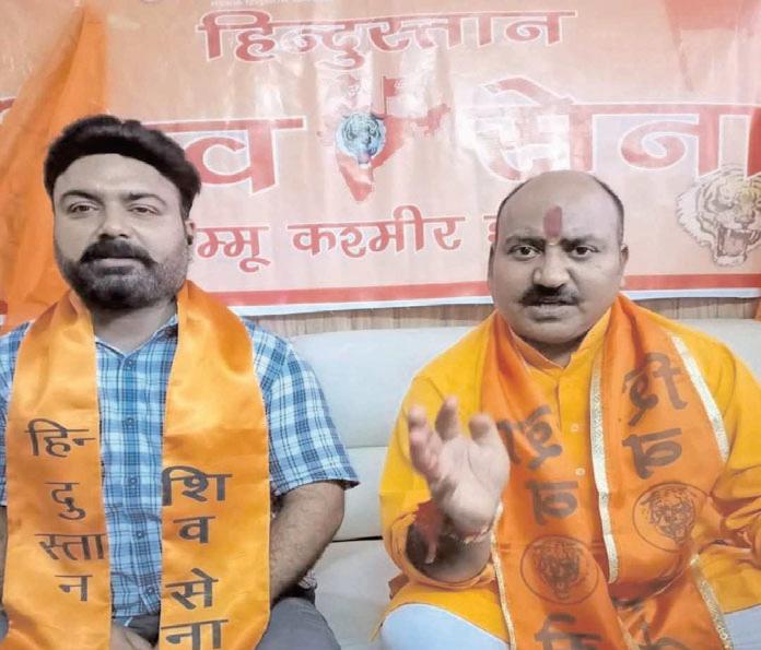 SHO Bakshinagar's Decision To Parade a Theft Accused in The City Wearing a Garland of Shoes is a Commendable Step : Hindustan Shiv Sena