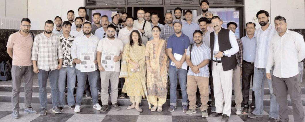 PIB Jammu organises media workshop in Kishtwar; sensitizes journalists about unverified content through digital media