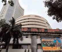 Markets snap 4-day rally; Sensex ends 452 points lower as banking stocks drag