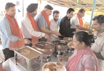 Sher Singh (JKAS) ADC Jammu arrived as Chief Guest in the Langar of Shri Amarnath Ji Yatra Welfare Society - Chandel