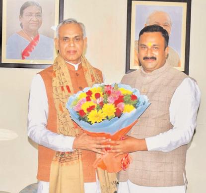 Mahant Rohit Shastri Meets Hon'ble Governor of Gujarat Acharya Devvrat to Promote Devavani Sanskrit