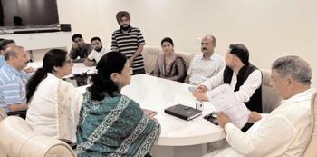 Left-out NYC employees call upon Sat Sharma, Sharma assures support