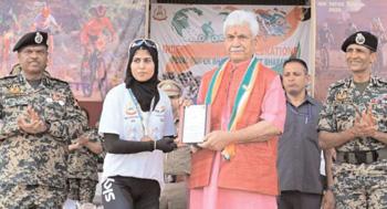 Lieutenant Governor felicitates 79 Cyclists of BSF's 'Pedal for Ek Bharat, Shreshtha Bharat' rally to celebrate 79th Independence Day