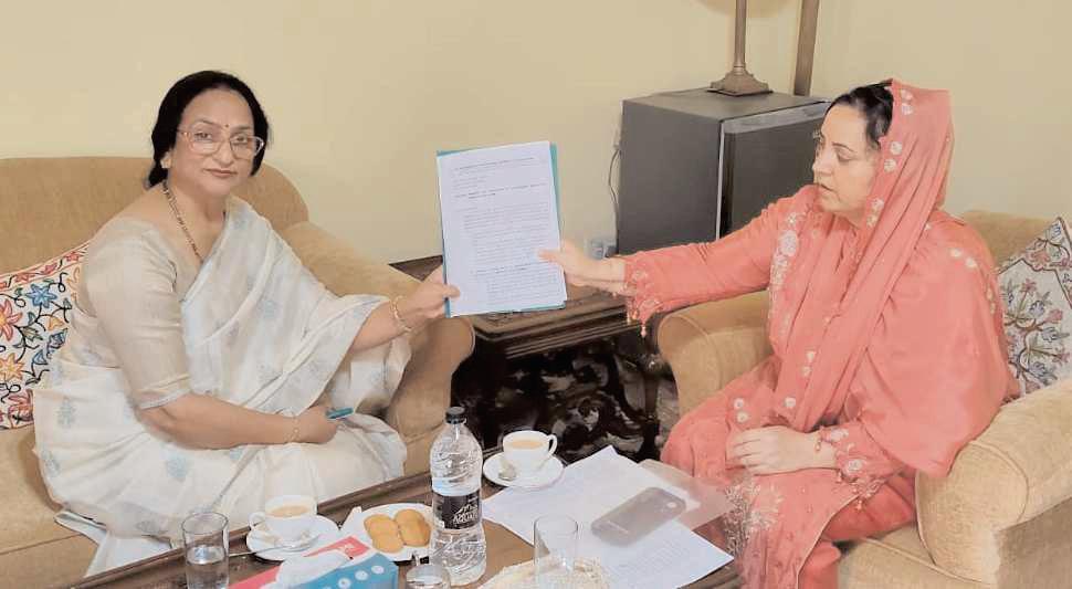 Sakeena Itoo discusses ways and means for strengthening professional education opportunities across J&K with Chairperson JKBOPEE