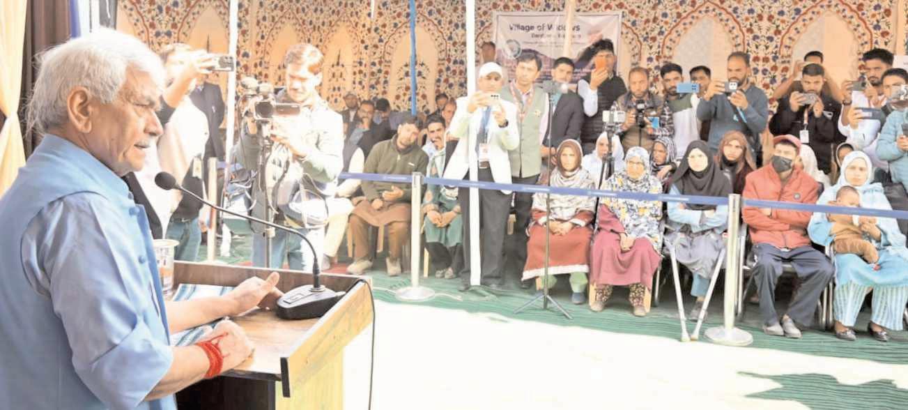 Lieutenant Governor meets terror victim families at Dardpora, Kupwara; addresses NoKs of terror victims at Government Degree College, Kupwara