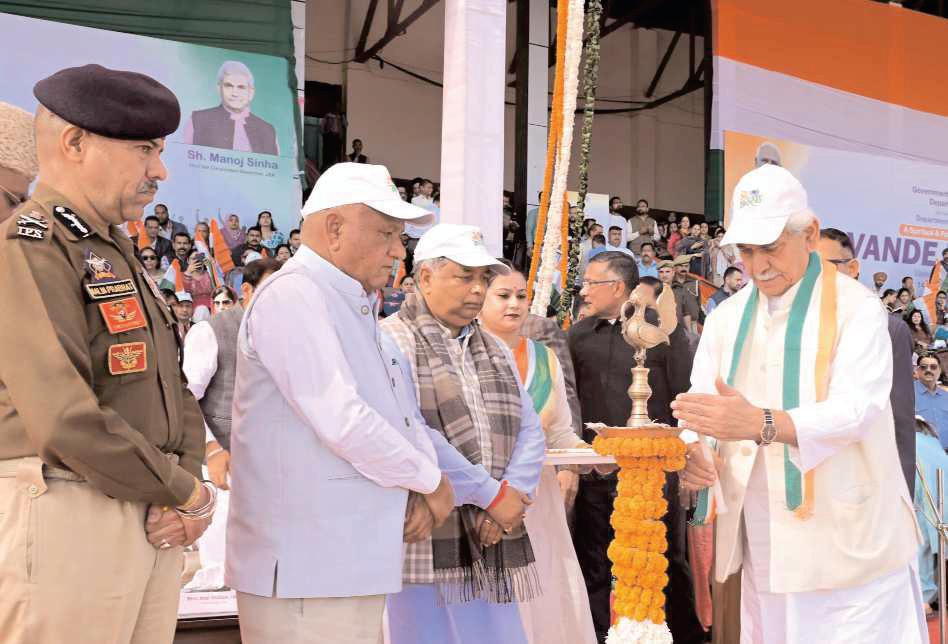 Lieutenant Governor Attends Valedictory function of the first phase of 150th year commemoration of 'Vande Mataram'