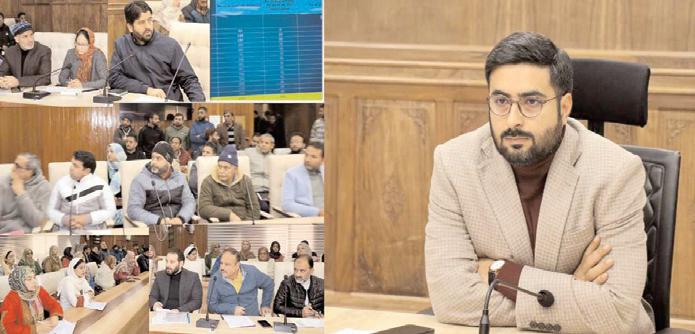 DC Srinagar reviews progress in implementation of PM Surya Muft Bijli Yojana