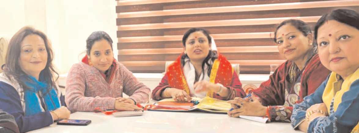 BJP Mahila Morcha honours veteran women leaders, reviews upcoming good governance day programs