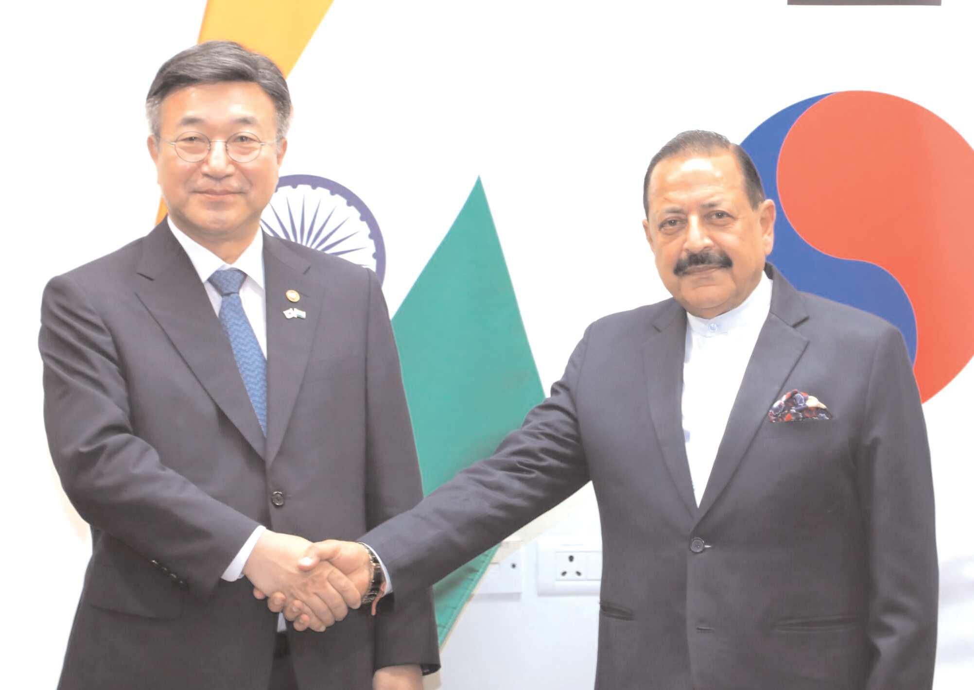 Korea Minister calls on Dr Jitendra; discusses digital governance, E-government