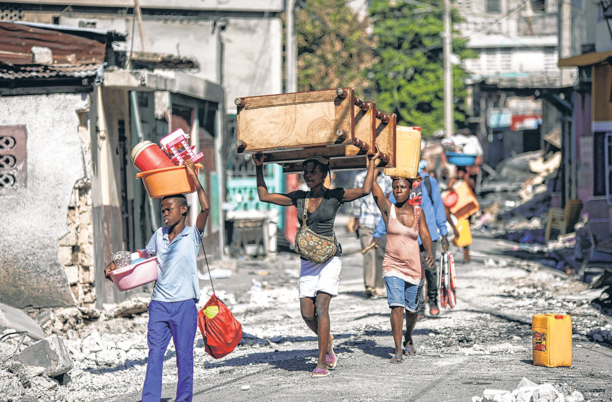 Haitians Flee Gangs on a Dangerous Mountain Trail