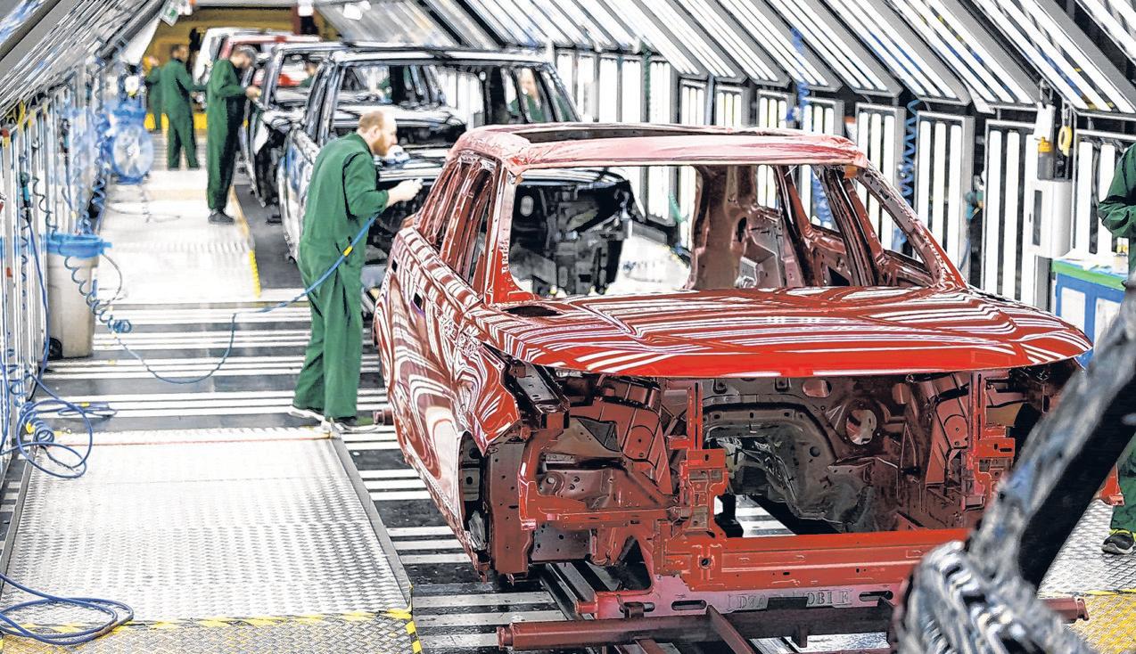 Jaguar Land Rover to Pay Suppliers Upfront as It Reboots Its Production