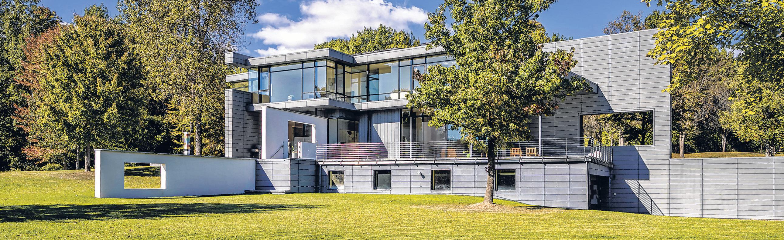 A Modern Home in the Woodlands of New York