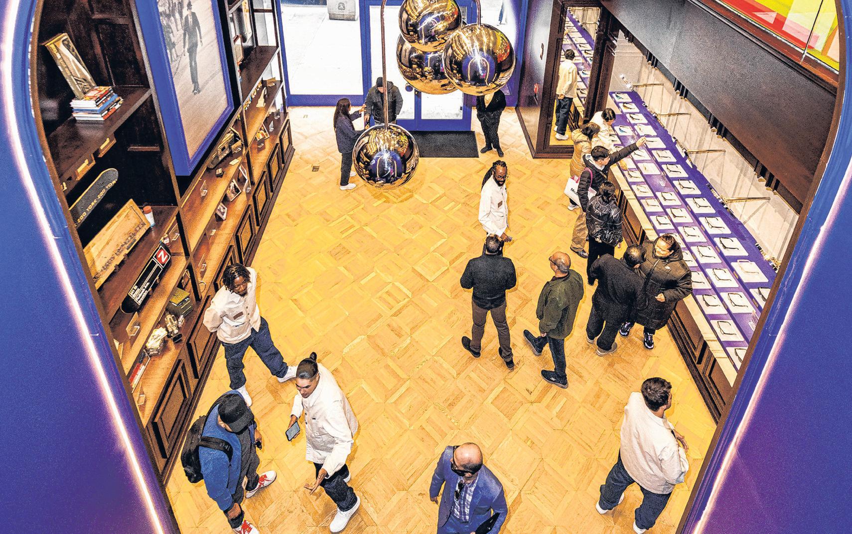 Meta Pop-Up Stores Sell AI Glasses