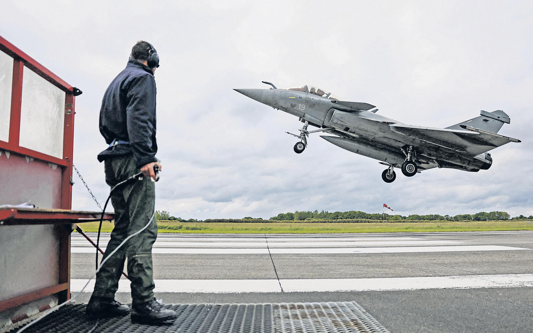 Dassault Aviation Shares Rise on Fighter Jet Sale to Ukraine