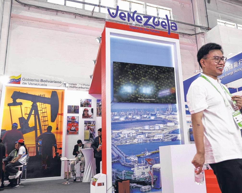 China Faces Curbs on Black-Market Oil | The Wall Street Journal - newspaper - Read this story on Magzter.com