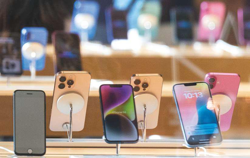 Tariffs send US buyers rushing for iPhones