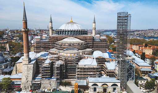 Istanbul mosque gets ready for next quake