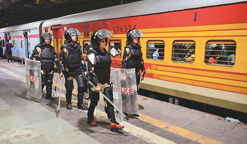 India bans Pakistani channels in crackdown on social media