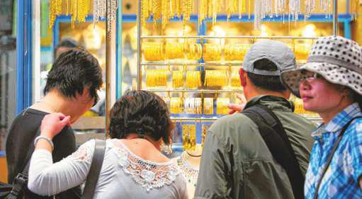 Gold dips in Dubai but no buying frenzy yet