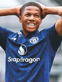 United crash, Isak rescues Newcastle