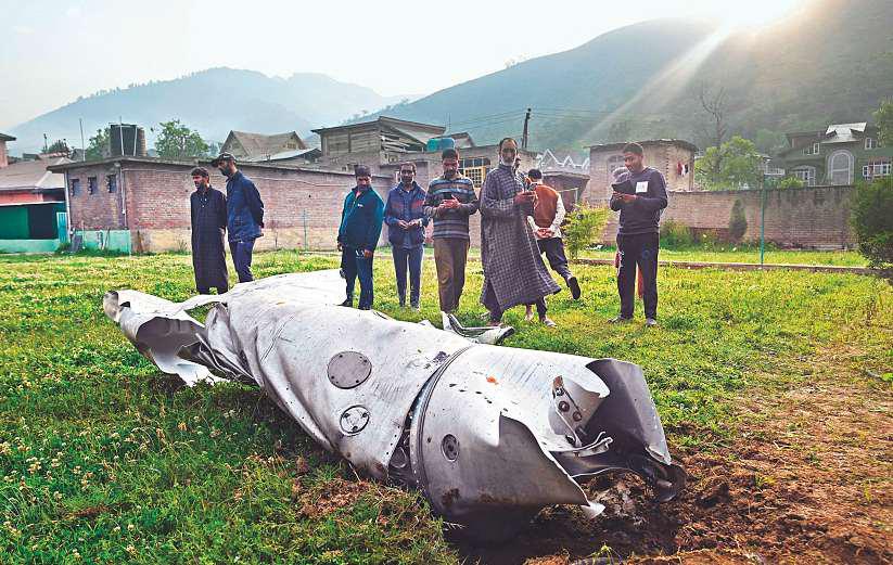 INDIA, PAKISTAN URGED TO SHOW RESTRAINT
