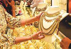 Dubai gold rate keeps shoppers guessing